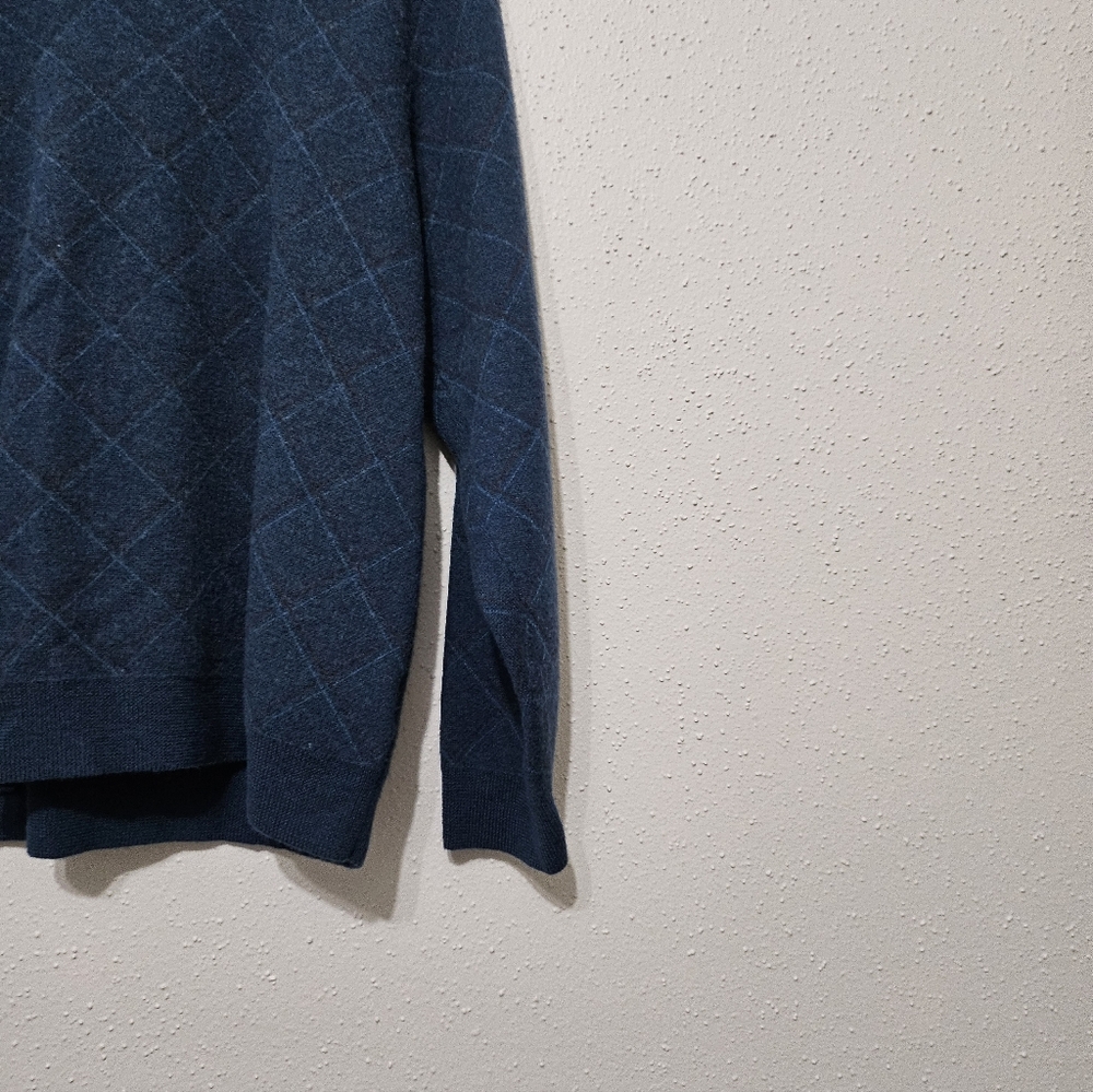 Eddie Bauer 100% Fine Italian Merino Wool Sweater Large Blue Argyle V-Neck